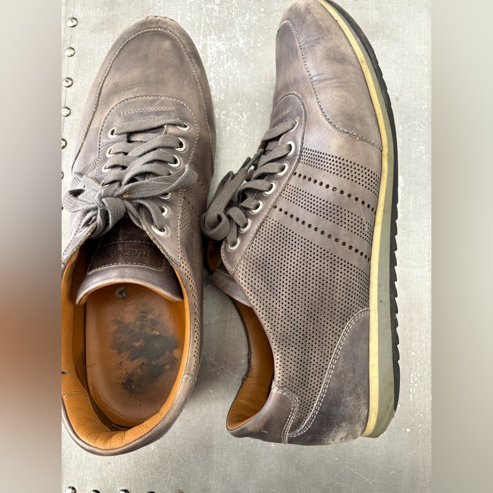 Magnanni Men's Distressed Gray Leather Sneakers